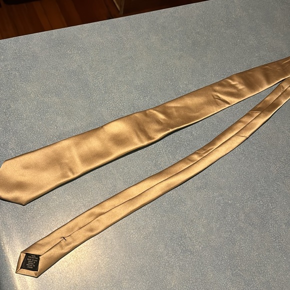 J. Ferrar- gold tie - Picture 3 of 6